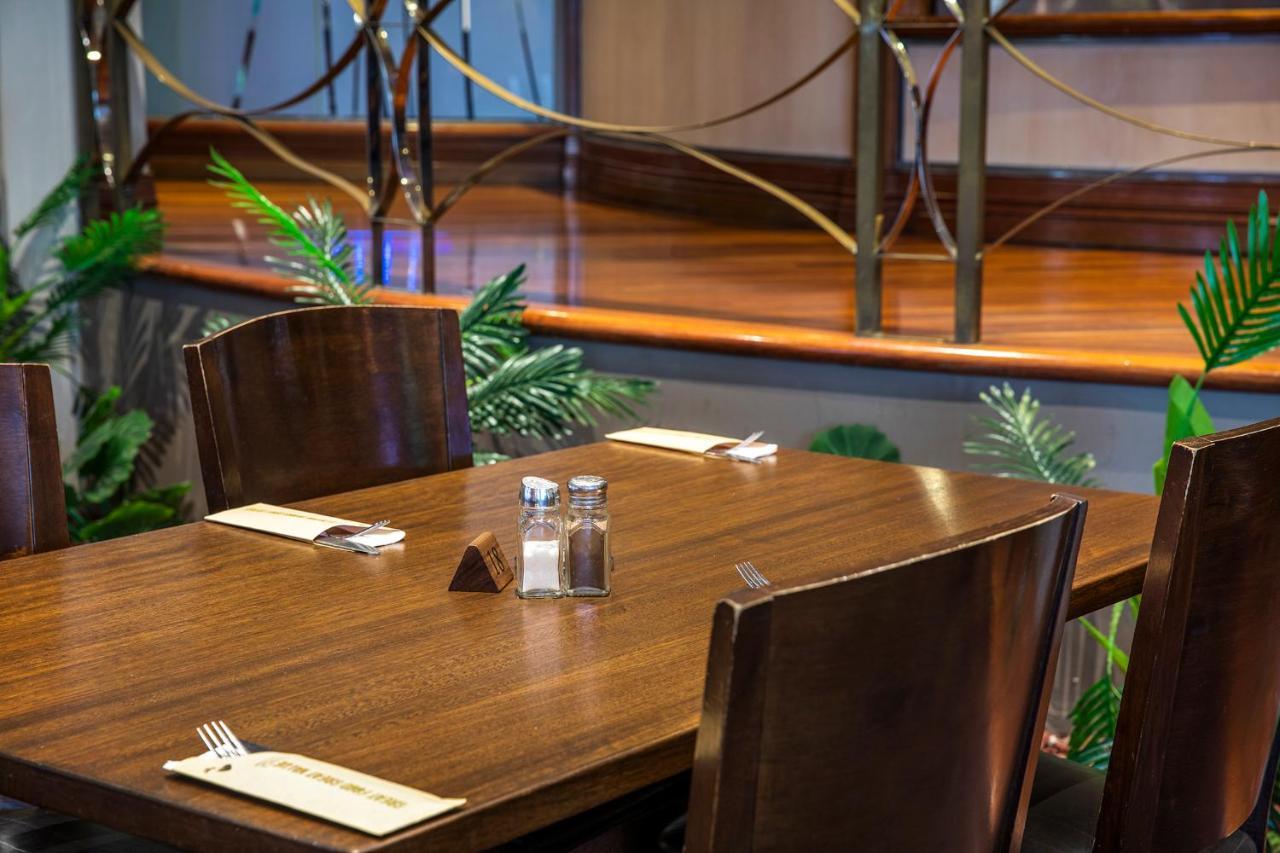 Meadow Inn Hotel-Motel Мелбърн Екстериор снимка
